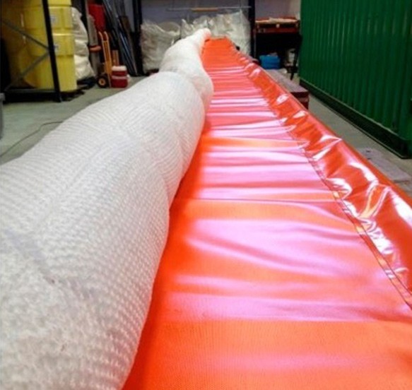 Barreras absorbentes con faldón para contención de derrames marinos - Imagen 2