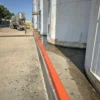 Dique permanente para protección de derrames